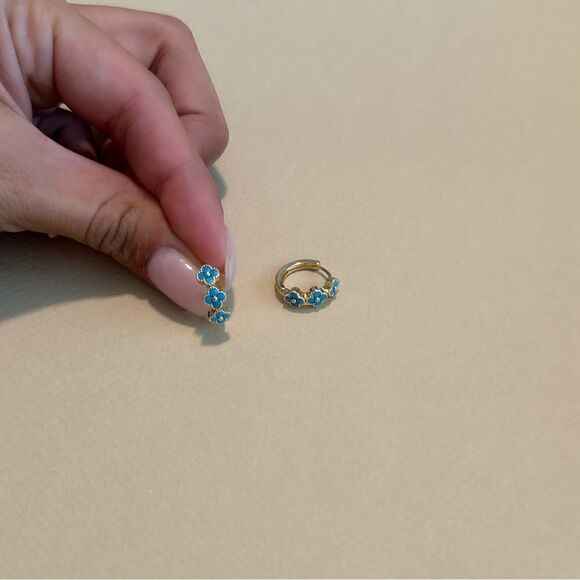 Flower hoop earrings M684 - Picture 4 of 5